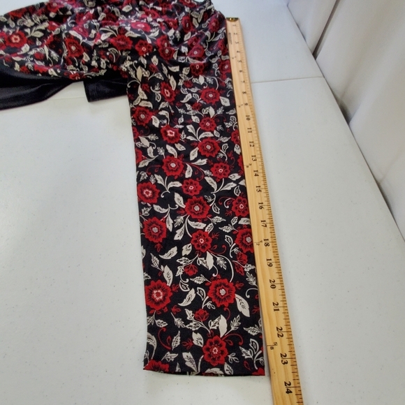 J. Jill Wearever Collection Velour Hem Top Size XL Long Sleeve Dark Floral - Picture 7 of 13